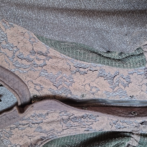 Gray Belted Jacket, BKE Boutique- size L - Picture 4 of 7